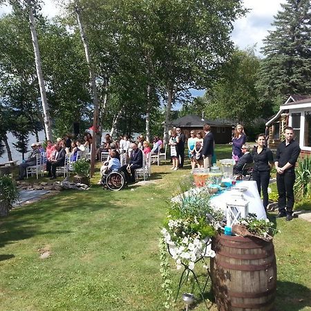 Red Umbrella Inn Minden Hills Екстериор снимка