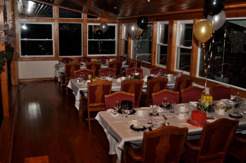 Red Umbrella Inn Minden Hills Екстериор снимка