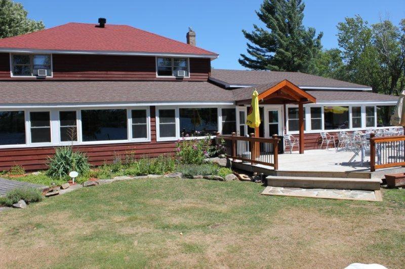 Red Umbrella Inn Minden Hills Екстериор снимка