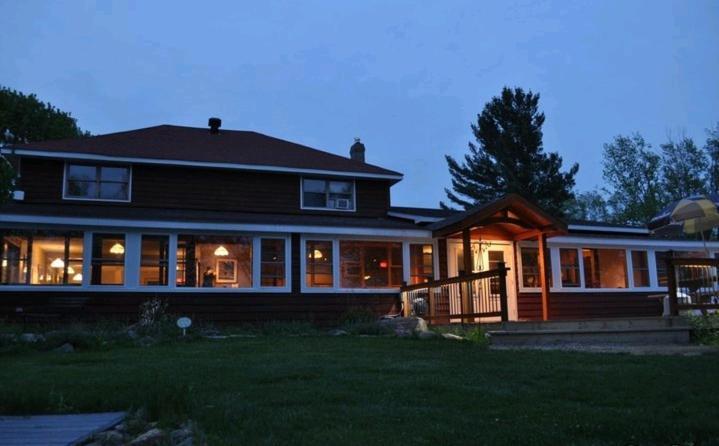 Red Umbrella Inn Minden Hills Екстериор снимка