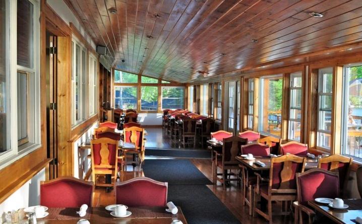 Red Umbrella Inn Minden Hills Екстериор снимка