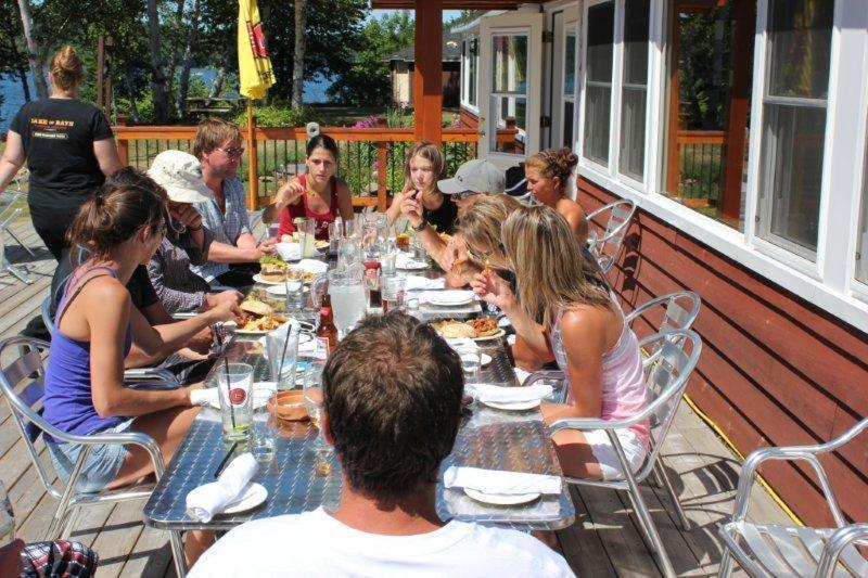 Red Umbrella Inn Minden Hills Екстериор снимка