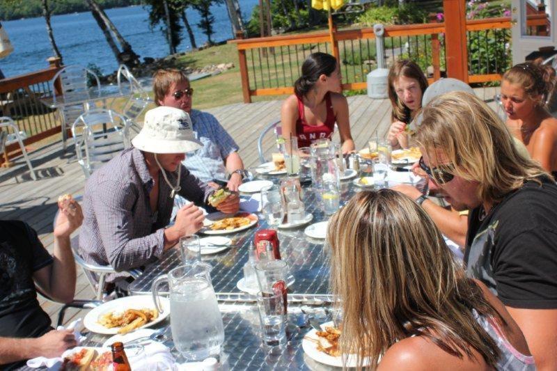 Red Umbrella Inn Minden Hills Екстериор снимка