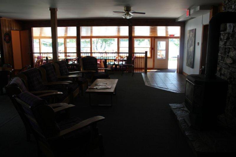 Red Umbrella Inn Minden Hills Екстериор снимка