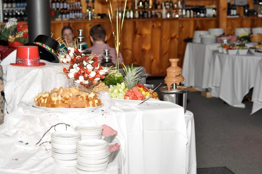 Red Umbrella Inn Minden Hills Екстериор снимка