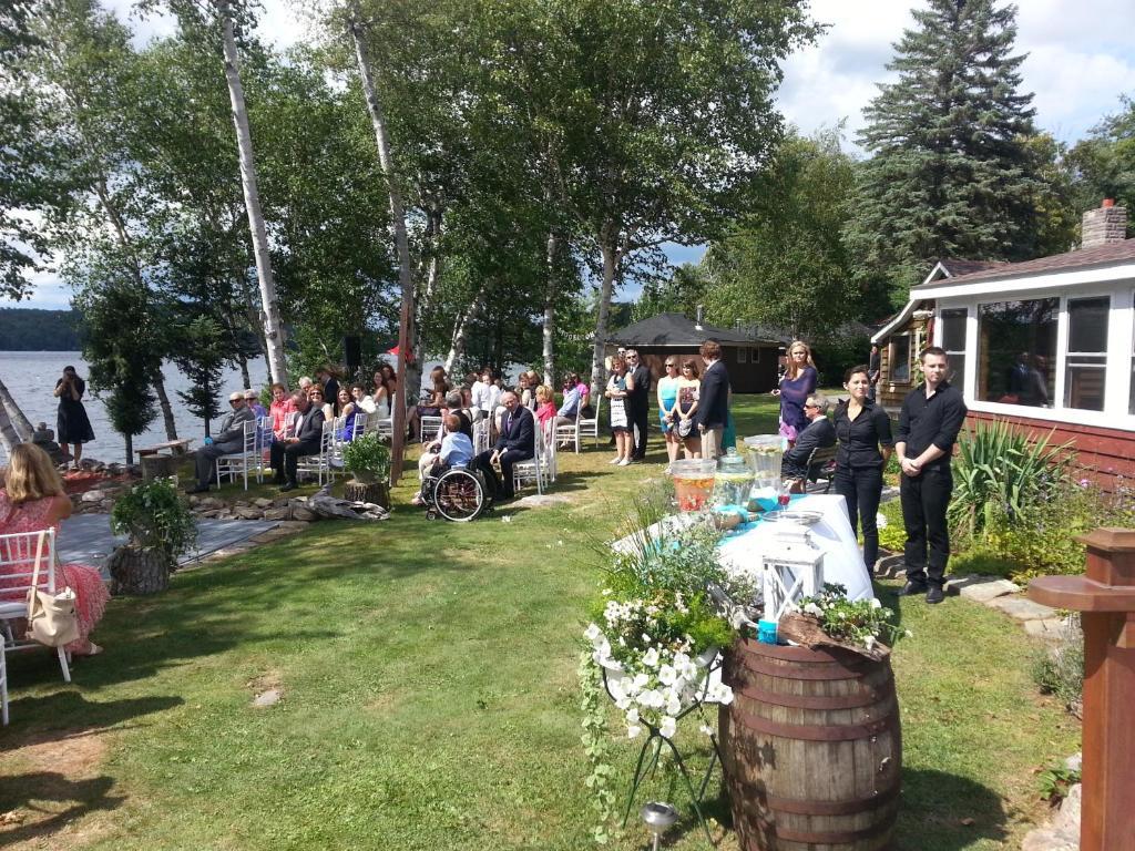 Red Umbrella Inn Minden Hills Екстериор снимка