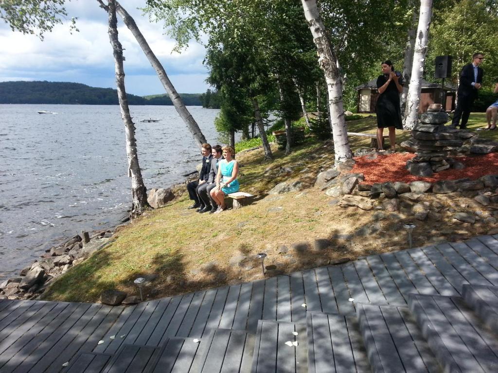 Red Umbrella Inn Minden Hills Екстериор снимка