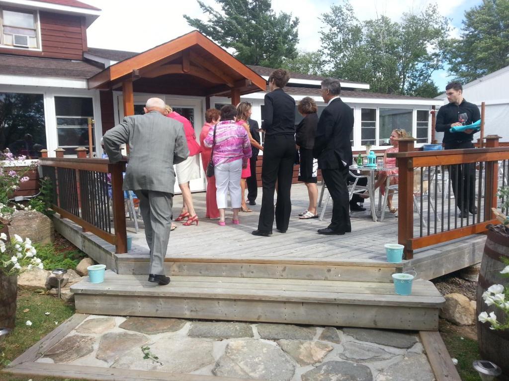 Red Umbrella Inn Minden Hills Екстериор снимка